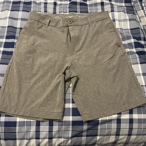 Izod Men's Light Gray Hybrid Performance Shorts